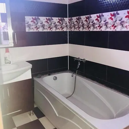 Apartament Genri Batumi Exterior photo